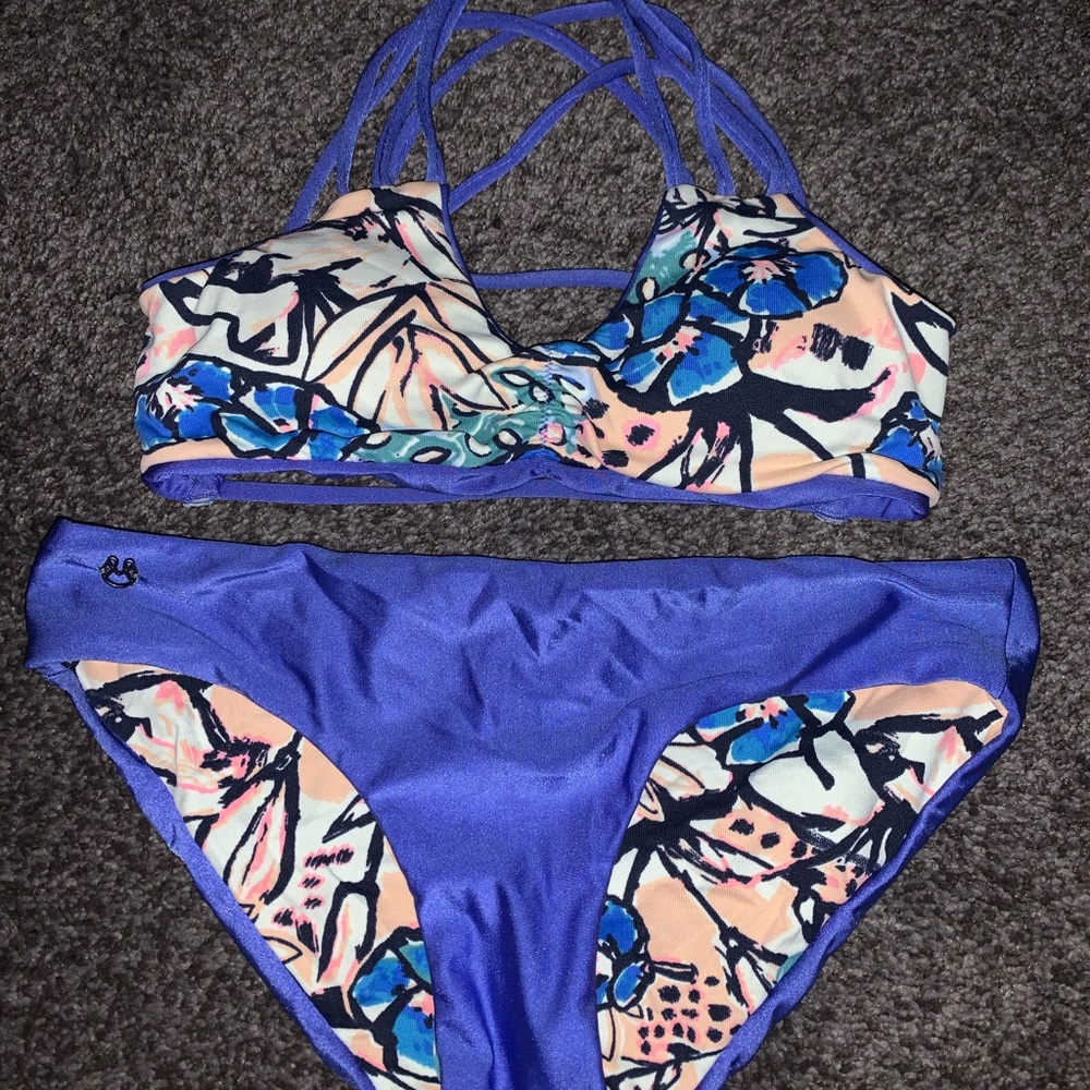 MAAJI BIKINI reversible women’s bikini.